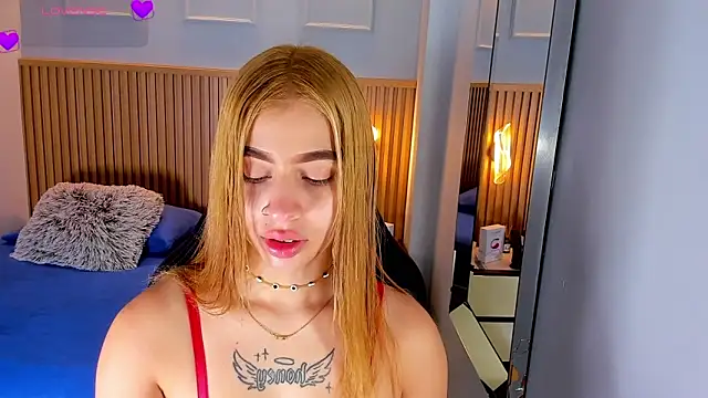 Snapshot of LUCYAMARS1 chatting on October 22, 12:27 pm LUCYAMARS1 online show from October 22, 12:27 pm