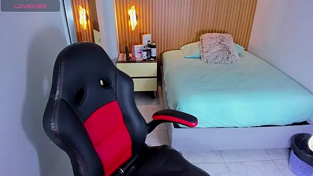 Snapshot of LUCYAMARS1 chatting on October 28, 12:41 pm LUCYAMARS1 online show from October 28, 12:41 pm