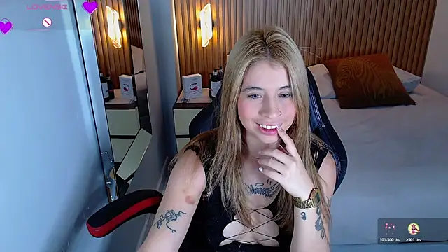 Snapshot of LUCYAMARS1 chatting on November 1, 12:51 pm LUCYAMARS1 online show from November 1, 12:51 pm