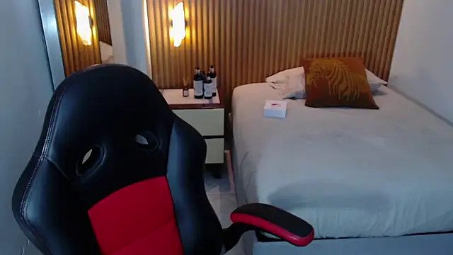 Snapshot of LUCYAMARS1 chatting on November 7, 12:27 pm LUCYAMARS1 online show from November 7, 12:27 pm