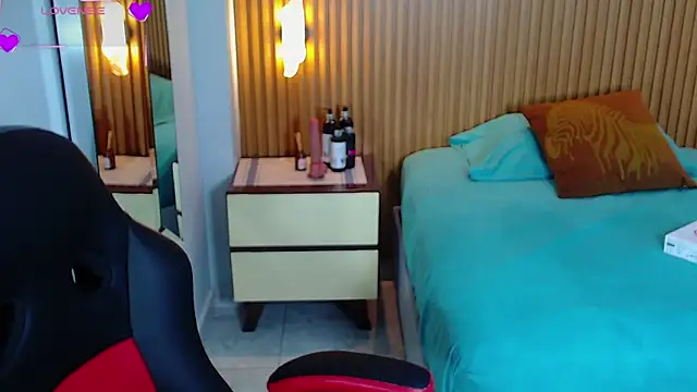 Snapshot of LUCYAMARS1 chatting on November 12, 12:49 pm LUCYAMARS1 online show from November 12, 12:49 pm