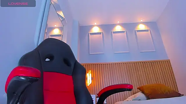 Snapshot of LUCYAMARS1 chatting on November 18, 2:32 pm LUCYAMARS1 online show from November 18, 2:32 pm