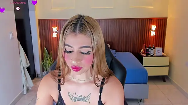 Snapshot of LUCYAMARS1 chatting on November 26, 1:01 pm LUCYAMARS1 online show from November 26, 1:01 pm