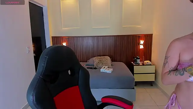 Snapshot of LUCYAMARS1 chatting on November 27, 12:40 pm LUCYAMARS1 online show from November 27, 12:40 pm