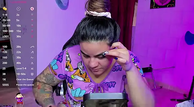 Snapshot of Sharon_hils chatting on December 2, 1:46 pm Sharon hils online show from December 2, 1:46 pm