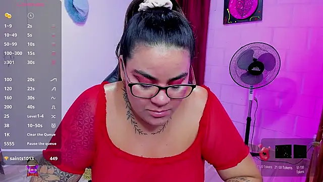 Snapshot of Sharon_hils chatting on December 22, 2:06 am Sharon hils online show from December 22, 2:06 am