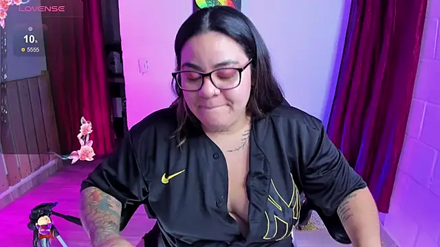 Snapshot of Sharon_hils chatting on January 24, 10:30 pm Sharon hils online show from January 24, 10:30 pm