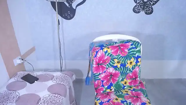 Snapshot of SammyBichota chatting on February 12, 3:27 pm SammyBichota online show from February 12, 3:27 pm