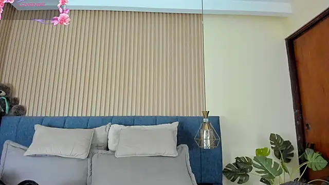 kathecute   online show from May 30, 1:35 am