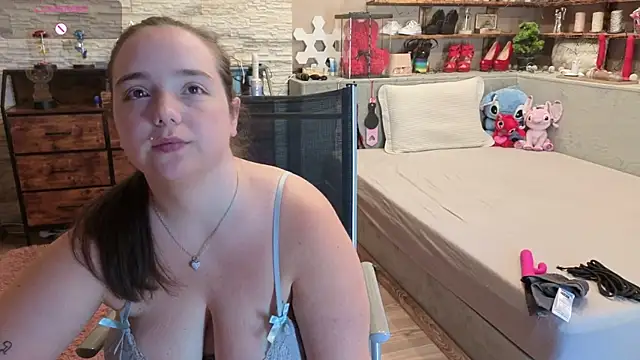 Snapshot of Kimberly-Caprice chatting on July 24, 7:17 am Kimberly-Caprice online show from July 24, 7:17 am