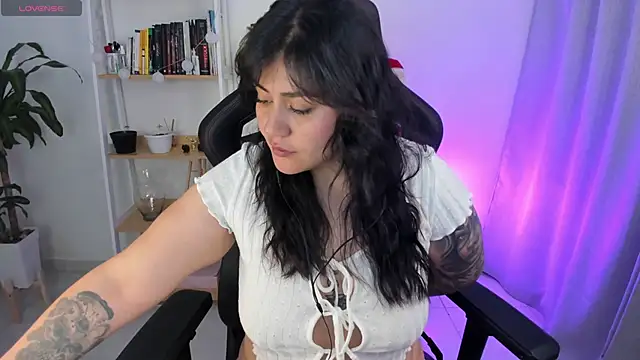 Snapshot of GretaX-X chatting on November 18, 10:31 am GretaX-X online show from November 18, 10:31 am