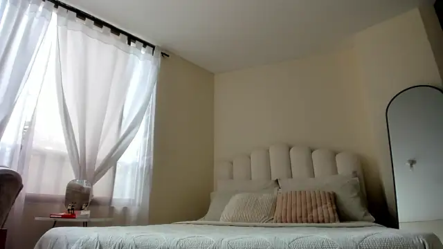 evely coelloo online show from November 11, 5:46 pm