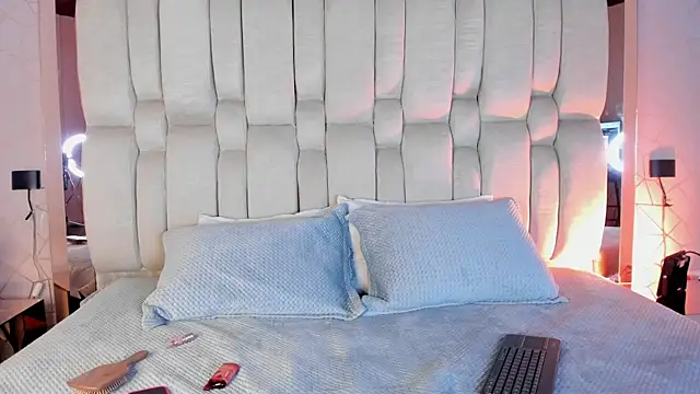 Isa Little Star online show from April 7, 4:13 am