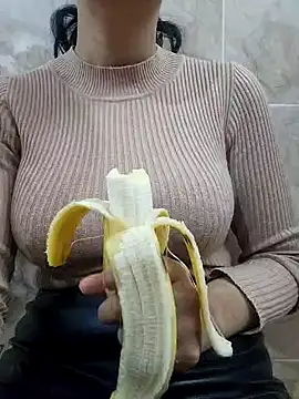 jihane-44 online show from December 18, 4:17 pm