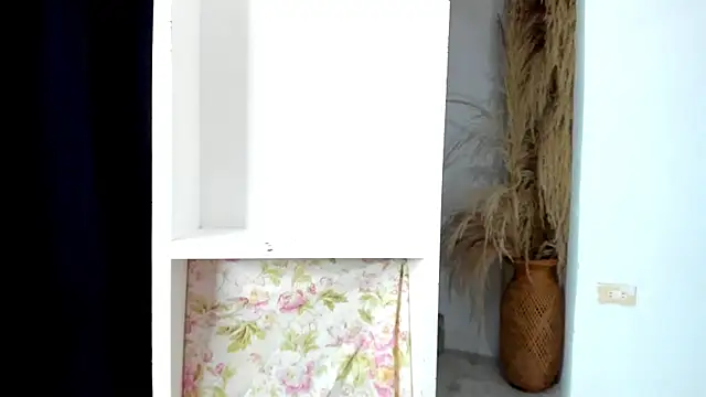 Snapshot of misshiccups chatting on December 28, 4:51 am misshiccups online show from December 28, 4:51 am