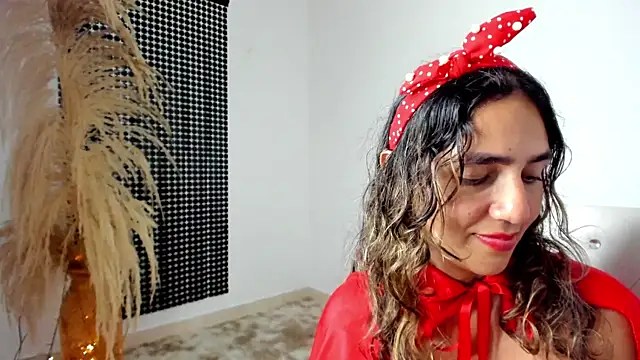 Snapshot of misshiccups chatting on February 15, 5:41 am misshiccups online show from February 15, 5:41 am