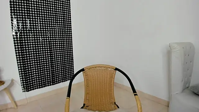 Snapshot of misshiccups chatting on March 5, 3:29 am misshiccups online show from March 5, 3:29 am