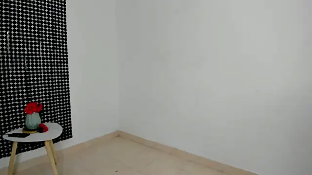 Snapshot of misshiccups chatting on March 6, 3:57 am misshiccups online show from March 6, 3:57 am