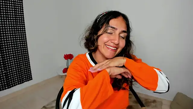 Snapshot of misshiccups chatting on March 9, 4:27 am misshiccups online show from March 9, 4:27 am