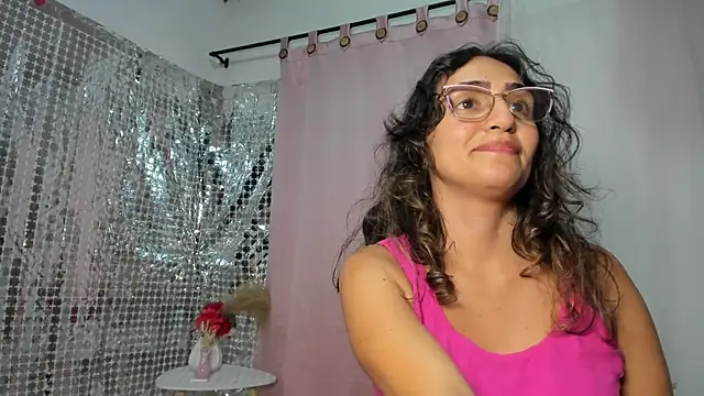 Snapshot of misshiccups chatting on September 10, 2:22 am misshiccups online show from September 10, 2:22 am