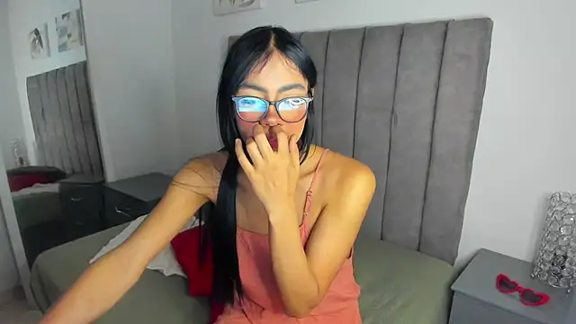 Snapshot of sarah__bigboobs chatting on February 10, 1:24 am sarah  bigboobs online show from February 10, 1:24 am