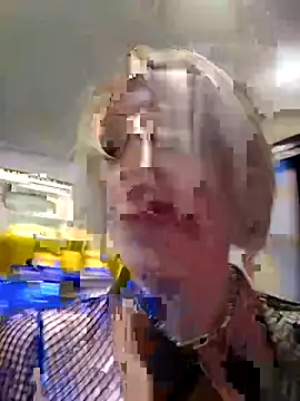 Snapshot of camdanz777 chatting on November 22, 7:24 pm camdanz777 online show from November 22, 7:24 pm