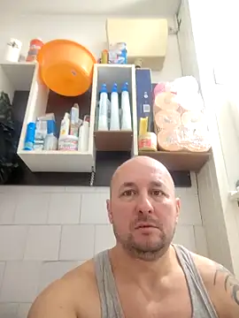 Snapshot of intx800 chatting on February 8, 6:50 am intx800 online show from February 8, 6:50 am