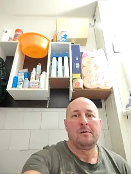 Snapshot of intx800 chatting on February 15, 2:03 pm intx800 online show from February 15, 2:03 pm