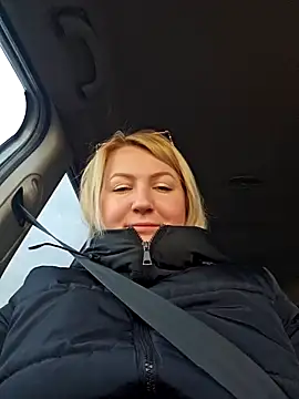 Snapshot of -Schweppes- chatting on December 22, 7:33 am -Schweppes- online show from December 22, 7:33 am