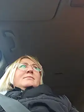 Snapshot of -Schweppes- chatting on January 3, 11:14 am -Schweppes- online show from January 3, 11:14 am