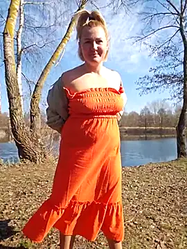 Snapshot of -Schweppes- chatting on March 8, 9:28 am -Schweppes- online show from March 8, 9:28 am