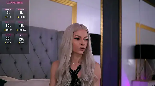 Snapshot of KiaHarper chatting on February 12, 7:35 pm KiaHarper online show from February 12, 7:35 pm