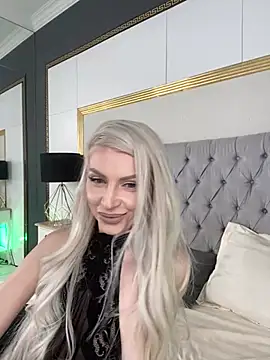 Snapshot of KiaHarper chatting on February 14, 1:34 am KiaHarper online show from February 14, 1:34 am