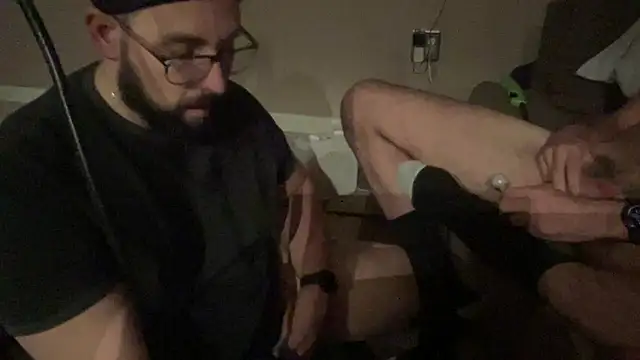 Snapshot of ThongerBBro chatting on October 24, 3:47 am ThongerBBro online show from October 24, 3:47 am