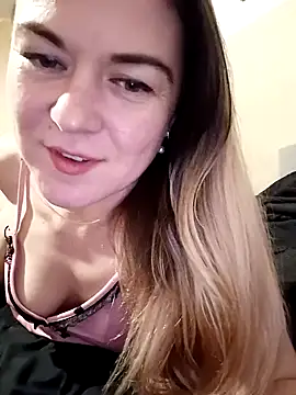 LunikaLunaX online show from December 30, 9:19 pm