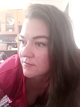 Snapshot of LunikaLunaX chatting on June 15, 8:27 am LunikaLunaX online show from June 15, 8:27 am