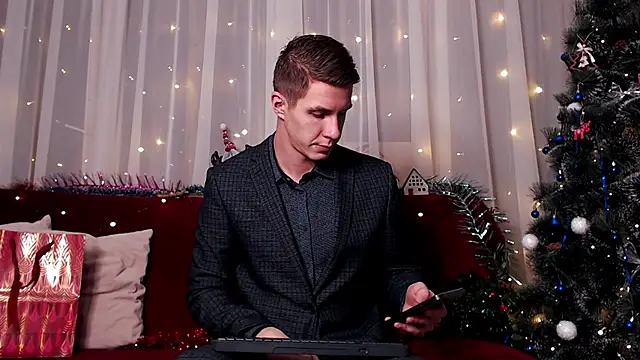 Snapshot of Chris_Brien chatting on December 25, 2:46 am Chris Brien online show from December 25, 2:46 am