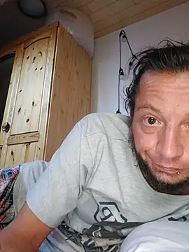 Snapshot of obiwan61 chatting on March 3, 7:14 am obiwan61 online show from March 3, 7:14 am