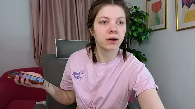 Snapshot of Baby_Evalena chatting on May 29, 5:27 am Baby Evalena online show from May 29, 5:27 am