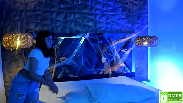 Rose Evans   online show from November 4, 4:22 am