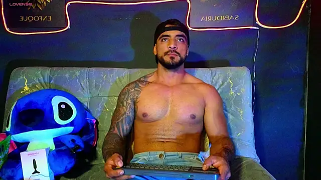 ERIC HARRISON online show from November 15, 10:15 pm