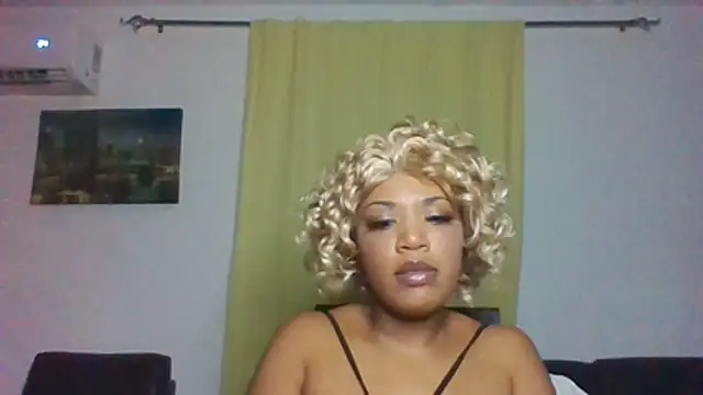 Snapshot of thekelliecapri chatting on June 22, 7:49 am thekelliecapri online show from June 22, 7:49 am