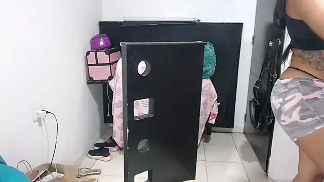 alanajonees22 online show from December 23, 9:40 pm