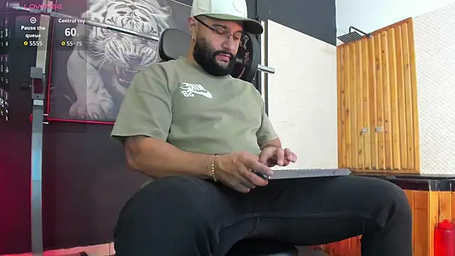 Luke  09 online show from April 2, 12:19 am