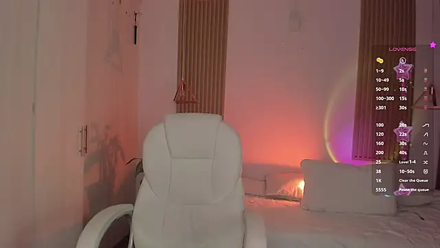 Kendall Bunnyy online show from October 13, 9:15 pm