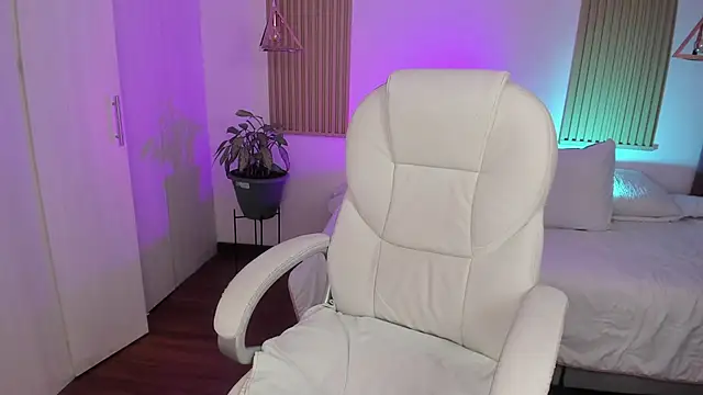 Kendall Bunnyy online show from November 11, 8:42 pm