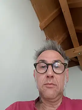 Snapshot of Ragno1968 chatting on April 12, 4:34 pm Ragno1968 online show from April 12, 4:34 pm