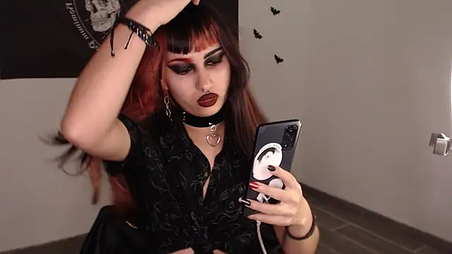 Snapshot of Little-Lucifer chatting on February 6, 11:15 pm Little-Lucifer online show from February 6, 11:15 pm