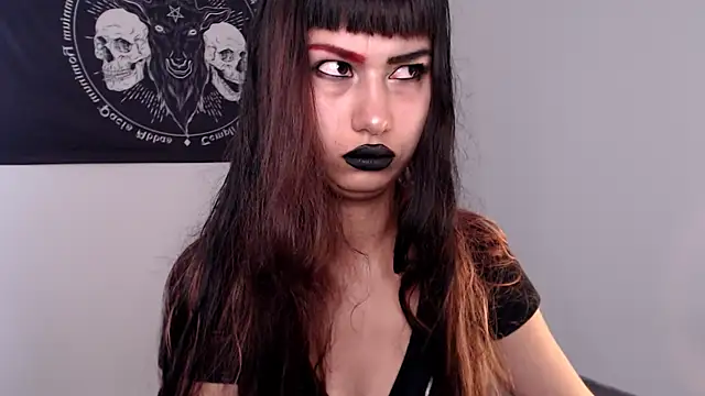 Snapshot of Little-Lucifer chatting on November 6, 8:21 pm Little-Lucifer online show from November 6, 8:21 pm