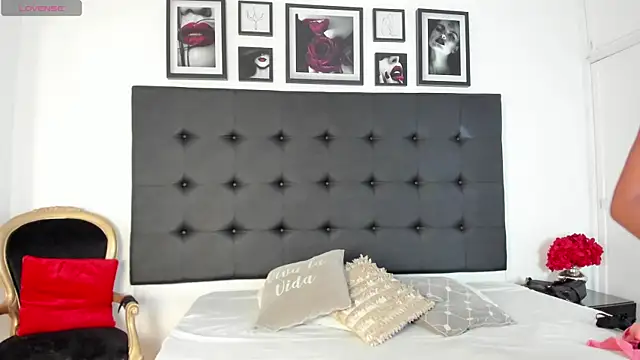 Snapshot of SaraDreamss chatting on January 24, 8:32 pm SaraDreamss online show from January 24, 8:32 pm